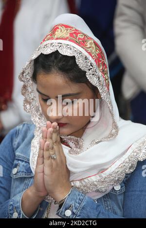 Sikh woman offers prayers at Gurdwara (Sikh temple) during Gurpurab (the anniversary of Guru Nanak's birthday) on November 04, 2017 in Mississauga, Ontario, Canada. Guru Nanak Gurpurab, also known as Guru Nanak's Prakash Utsav, celebrates the birth of the first Sikh Guru, Guru Nanak. This is one of the most sacred festivals in Sikhism. (Photo by Creative Touch Imaging Ltd./NurPhoto) Stock Photo