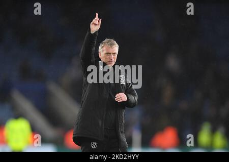 David Moyes, manager of West Ham United gives a thumbs-up the the Hammers supporters during the Premier League match between Leicester City and West Ham United at the King Power Stadium, Leicester on Sunday 13th February 2022. (Photo by Jon Hobley/MI News/NurPhoto) Stock Photo