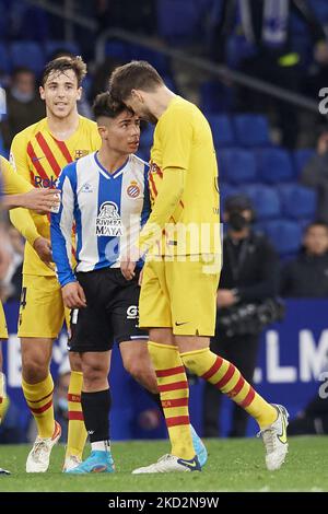 Nico Melamed of Espanyol and Gerard Pique of Barcelona during the La Liga Santander match between RCD Espanyol and FC Barcelona at RCDE Stadium on February 13, 2022 in Barcelona, Spain. (Photo by Jose Breton/Pics Action/NurPhoto) Stock Photo