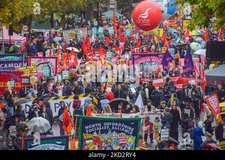 London, UK. 5th November 2022. Protesters at Victoria Embankment. Thousands of people from various groups took part in The People's Assembly Britain is Broken march through Central London demanding a general election, an end to Tory rule, and action on the cost of living and climate crisis. Credit: Vuk Valcic/Alamy Live News Stock Photo