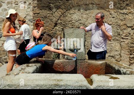 Thirsty tourists in Pompeii, Italy Stock Photo