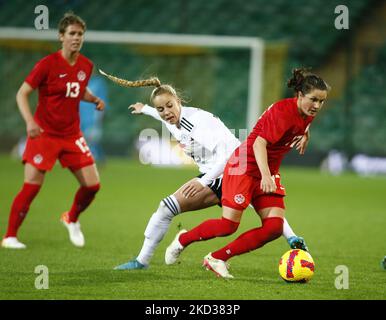 Jessie Fleming (Chelsea) of Canada beats Giulia Gwinn (Bayern Munich) of Germany during Arnold Clark Cup between Germany and Canada at Carrow Road, Norwich on 20th February 2022 (Photo by Action Foto Sport/NurPhoto) Stock Photo