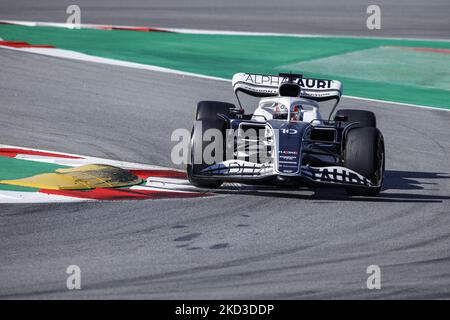 10 Pierre Gasly, Scuderia AlphaTauri, AT03, action during the Formula 1 Winter Tests at Circuit de Barcelona - Catalunya on February 24, 2022 in Barcelona, Spain. (Photo by Xavier Bonilla/NurPhoto) Stock Photo