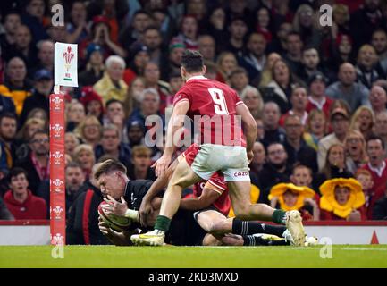 New Zealand's Jordie Barrett scores their side's third try of the game during the Autumn International match at the Principality Stadium, Cardiff. Picture date: Saturday November 5, 2022. Stock Photo