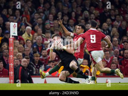 New Zealand's Jordie Barrett scores their side's third try of the game during the Autumn International match at the Principality Stadium, Cardiff. Picture date: Saturday November 5, 2022. Stock Photo