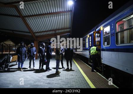 Non-Ukrainian refugees are willing to enter on a train going to Warsaw at the main railway station due to ongoing Russian invasion on Ukraine. Przemysl, Poland on February 28, 2022. Russian invasion on Ukraine causes a mass exodus of refugees to Poland. (Photo by Beata Zawrzel/NurPhoto) Stock Photo