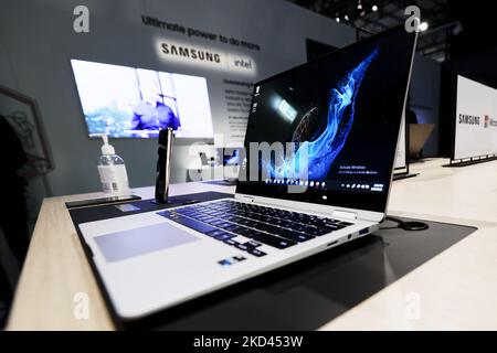 The Galaxy Book2 360 exhibited on the Samsung stand, the latest laptop from the South Korean brand was presented during the MWC22 featuring a screen that folds turning the laptop into a tablet-like device at Mobile World Congress (MWC) the biggest trade show of the sector focused on mobile devices, 5G, IOT, AI and big data, celebrated in Barcelona, on March 2, 2022 in Barcelona, Spain. (Photo by Joan Cros/NurPhoto) Stock Photo