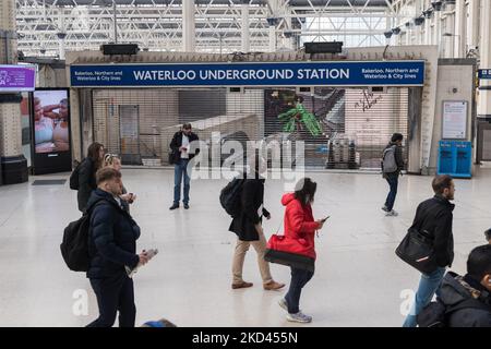 LONDON, UNITED KINGDOM - MARCH 03, 2022: Commuters walk by the closed Underground entrance at Waterloo Station during the morning rush hour as all Tube services are suspended for the second time this week due to industrial action on March 03, 2022 in London, England. Members of the RMT union are staging a 24-hour strike in an ongoing dispute with Transport for London over jobs and pensions. (Photo by WIktor Szymanowicz/NurPhoto) Stock Photo