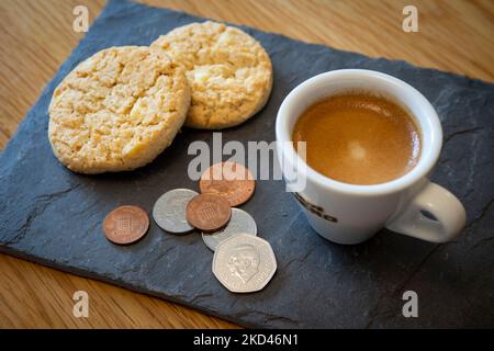 Loose change from a coffee order, including the new Fifty pence piece featuring King Charles III portrait Stock Photo