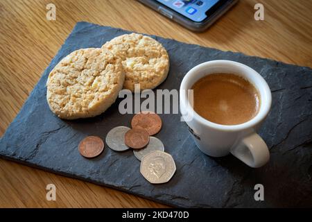 Loose change from a coffee order, including the new Fifty pence piece featuring King Charles III portrait Stock Photo