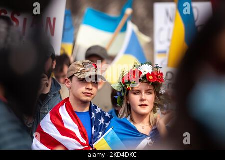 Miles Taylor (L) and Victoria Falendush (R) participate in a rally for Ukraine at the White House. They traveled from Philadelphia specifically for the rally. Thousands of people from across the United States gathered to thank the US and other countries for their help, and to demand a no-fly zone and other assistance for Ukraine. The event was sponsored by United Help Ukraine and the Ukranian Congress Committee of America, both U.S.-based assistance and advocacy organizations. (Photo by Allison Bailey/NurPhoto) Stock Photo