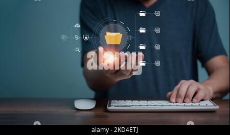 Document Management System (DMS), online documentation database and process automation to efficiently manage files, knowledge and documentation in ent Stock Photo