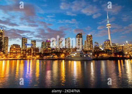 TORONTO, CANADA, 26TH JULY 22: The Toronto waterfront at night, showing condominiums, the CN Tower and boats. Stock Photo