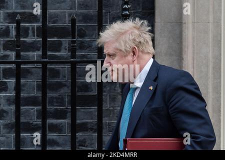 LONDON, UNITED KINGDOM - MARCH 09, 2022: British Prime Minister Boris Johnson leaves 10 Downing Street for PMQs at the House of Commons on March 09, 2022 in London, England. (Photo by WIktor Szymanowicz/NurPhoto) Stock Photo