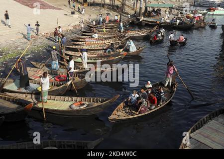 A Boat seen carrying passengers to cross the polluted buriganga river in Dhaka, Bangladesh on March 11, 2022. (Photo by Kazi Salahuddin Razu/NurPhoto) Stock Photo