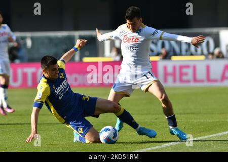 hirving lozano (napoli) and bosko sutalo (verona) during the italian soccer Serie A match Hellas Verona FC vs SSC Napoli on March 13, 2022 at the Marcantonio Bentegodi stadium in Verona, Italy (Photo by Alessio Tarpini/LiveMedia/NurPhoto) Stock Photo