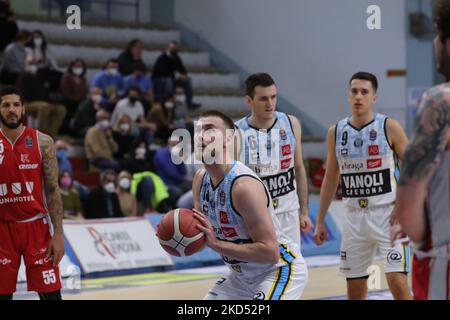 Tres Tinkle (Vanoli Cremona) during the Italian Basketball A Serie Championship Vanoli Basket Cremona vs UNAHOTELS Reggio Emilia on March 13, 2022 at the PalaRadi in Cremona, Italy (Photo by Matteo Casoni/LiveMedia/NurPhoto) Stock Photo