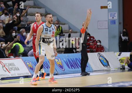 Tres Tinkle (Vanoli Cremona) during the Italian Basketball A Serie Championship Vanoli Basket Cremona vs UNAHOTELS Reggio Emilia on March 13, 2022 at the PalaRadi in Cremona, Italy (Photo by Matteo Casoni/LiveMedia/NurPhoto) Stock Photo