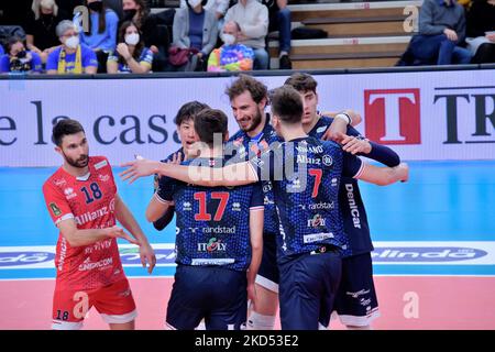 Allianz Milano during the Volleyball Italian Serie A Men Superleague Championship Itas Trentino vs Allianz Milano on March 13, 2022 at the BLM Group Arena in Trento, Italy (Photo by Lorena Bonapace/LiveMedia/NurPhoto) Stock Photo