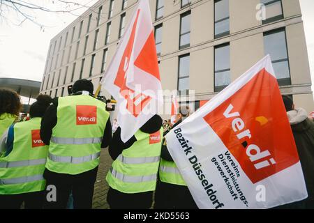 about 100 security staffs take part in protest and demand better working condition and increase wages at Office of the Federal Ministry of the Interior in Bonn, Germany on March 14, 2022 (Photo by Ying Tang/NurPhoto) Stock Photo