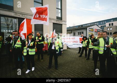 About 100 security staffs take part in protest and demand better working condition and increase wages at Office of the Federal Ministry of the Interior in Bonn, Germany on March 14, 2022 (Photo by Ying Tang/NurPhoto) Stock Photo