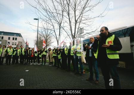 about 100 security staffs take part in protest and demand better working condition and increase wages at Office of the Federal Ministry of the Interior in Bonn, Germany on March 14, 2022 (Photo by Ying Tang/NurPhoto) Stock Photo