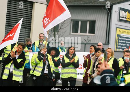 about 100 security staffs take part in protest and demand better working condition and increase wages at Office of the Federal Ministry of the Interior in Bonn, Germany on March 14, 2022 (Photo by Ying Tang/NurPhoto) Stock Photo