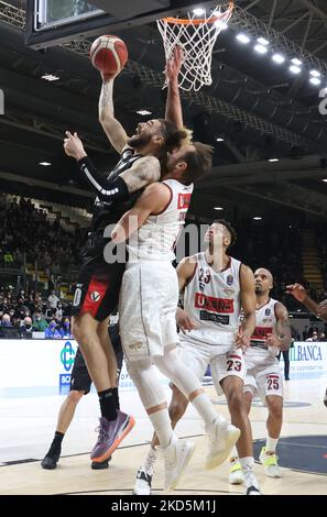 Isaia Cordinier (Virtus Bologna) (R) in action thwarted by Demetre ...