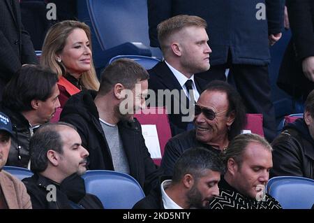 Former player of AS Roma Francesco Totti and italian singer Antonello Venditti during the Serie A match between AS Roma and SS Lazio at Stadio Olimpico, Rome, Italy on 20 March 2022. (Photo by Giuseppe Maffia/NurPhoto) Stock Photo