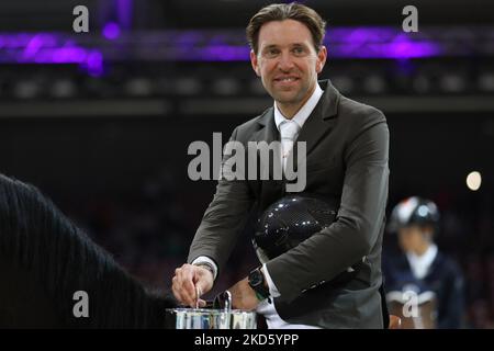 Verona, Italy. 04th Nov, 2022. Simon DELESTRE of France riding Dexter Fontenis Z wins the Kask competition as part of the FEI Jumping World Cup 2022 at the Pala Volkswagen on November 4th 2022 in Verona, Italy Credit: Mickael Chavet/Alamy Live News Stock Photo