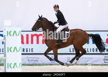 Verona, Italy. 04th Nov, 2022. Mike KAWAI of Japan riding Goldwin in action during the CSI 5*- W competition as part of the Longines FEI Jumping World Cup 2022 on November 4th 2022 in Verona, Italy Credit: Mickael Chavet/Alamy Live News Stock Photo