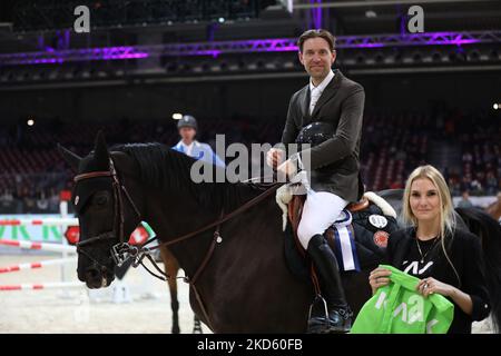 Verona, Italy. 04th Nov, 2022. Simon DELESTRE of France riding Dexter Fontenis Z wins the Kask competition as part of the FEI Jumping World Cup 2022 at the Pala Volkswagen on November 4th 2022 in Verona, Italy Credit: Mickael Chavet/Alamy Live News Stock Photo