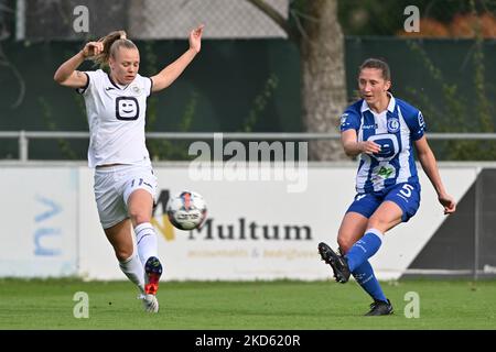 Sarah Wijnants (11) of Anderlecht pictured in a duel with Shari