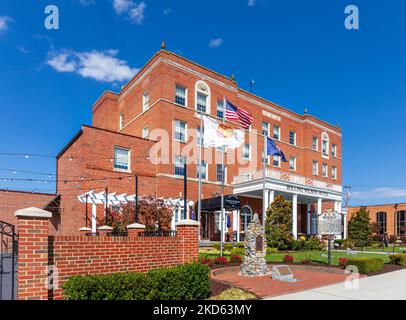 WYTHEVILLE, VA, USA-15 OCTOBER 2022: The 1927 Bolling Wilson Hotel, front  left view, sunny day. Stock Photo