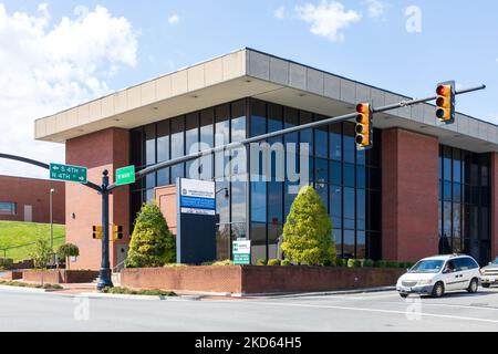 WYTHEVILLE, VA, USA-15 OCTOBER 2022: Building housing the Va. State Police, Va. Dept. of Corrections, and VA. Dept. of Veterans Services Benefits. Stock Photo