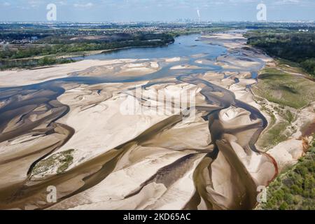 A drone view of low water level in the Vistula river between Wilanow and Wawer, in Warsaw, Poland on April 30, 2020 (Photo by Mateusz Wlodarczyk/NurPhoto) Stock Photo
