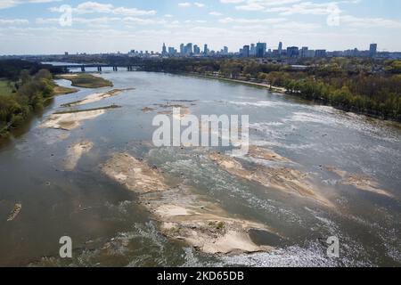A drone view of low water level in the Vistula river, in Warsaw, Poland on April 21, 2020 (Photo by Mateusz Wlodarczyk/NurPhoto) Stock Photo