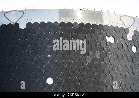 Details of SpaceX new Starship's TPS, a network of hexagonal heat resistant tiles which protect the spaceship during reentry. (Photo by Reginald Mathalone/NurPhoto) Stock Photo