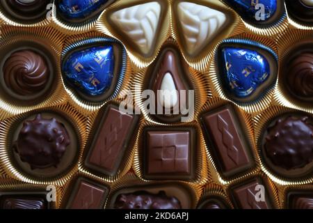 Lindt Champs Elysees Luxury Assorted Mix Swiss Chocolate Box Xmas