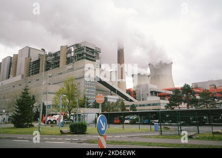 Steam is seen from cooling towers of German energy giant RWE power AG in Neurath, Germany on April 1, 2022 as RWE shuts down 300 megawatt unit A in Neurath power plant on April 1 amid the Russian president threatened to halt contracts supplying Europe gas. (Photo by Ying Tang/NurPhoto) Stock Photo