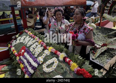 Representatives of La Flor Más Del Ejido in Xochimilco, Mexico City, aboard a canoe decorated with flowers during a tour of the Embarcadero Nuevo de Nativitas on the occasion of this contest, which aims to highlight the diversity of native women of this municipality, as well as to preserve and highlight the origins of the people who still preserve their customs and traditions. (Photo by Gerardo Vieyra/NurPhoto) Stock Photo