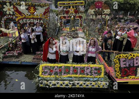 Representatives of La Flor Más Del Ejido in Xochimilco, Mexico City, aboard a canoe decorated with flowers during a tour of the Embarcadero Nuevo de Nativitas on the occasion of this contest, which aims to highlight the diversity of native women of this municipality, as well as to preserve and highlight the origins of the people who still preserve their customs and traditions. (Photo by Gerardo Vieyra/NurPhoto) Stock Photo