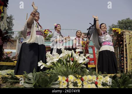 Representatives of La Flor Más Del Ejido in Xochimilco, Mexico City, aboard a canoe decorated with flowers during a tour of the Embarcadero Nuevo de Nativitas on the occasion of this contest, which aims to highlight the diversity of native women of this municipality, as well as to preserve and highlight the origins of the people who still preserve their customs and traditions. (Photo by Gerardo Vieyra/NurPhoto) Stock Photo