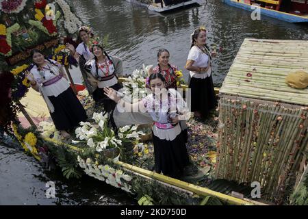 Representatives of La Flor Más Del Ejido in Xochimilco, Mexico City, aboard a canoe decorated with flowers during a tour of the Embarcadero Nuevo de Nativitas on the occasion of this contest, which aims to highlight the diversity of native women of this municipality, as well as to preserve and highlight the origins of the people who still preserve their customs and traditions. (Photo by Gerardo Vieyra/NurPhoto) Stock Photo