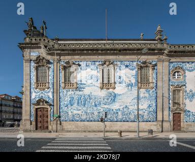 Lateral view of Carmo Church with Portuguese Azulejo tiles scene - Porto, Portugal Stock Photo
