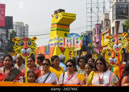 Citizens and various cultural association celebrated and welcome Bengali new year 1429 with a colorful rally or ' Mangal Sova Yatra ' , on first day of Bengali new year , in Kolkata , India , on 15 April 2022 . (Photo by Debarchan Chatterjee/NurPhoto) Stock Photo