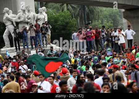 Journalists during assignment to cover the celebration of Bengali new year or 'Pohela Boishakh' in Dhaka on April 14, 2022. (Photo by Syed Mahamudur Rahman/NurPhoto) Stock Photo