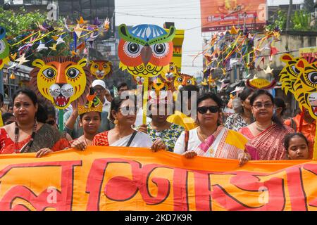 Citizens and various cultural association celebrated and welcome Bengali new year 1429 with a colorful rally or ' Mangal Sova Yatra ' , on first day of Bengali new year , in Kolkata , India , on 15 April 2022 . (Photo by Debarchan Chatterjee/NurPhoto) Stock Photo