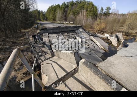 A man goes on bridge destroyed by shelling russian army close to a village in the north of Kyiv, Ukraine, 14 April 2022 (Photo by Maxym Marusenko/NurPhoto) Stock Photo