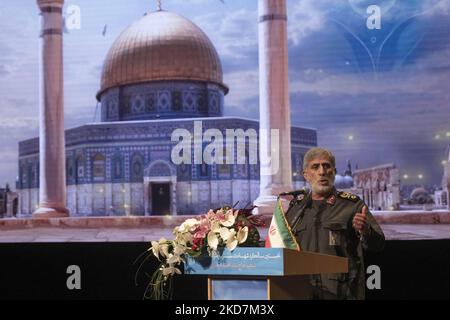 Commander of Iran’s Islamic Revolutionary Guard Corps’ (IRGC) Quds Force, Esmail Qaani gestures while standing next to an image of the Al-Aqsa mosque, during a ceremony in the Iranian Interior Ministry building in downtown Tehran, on April 14, 2022. (Photo by Morteza Nikoubazl/NurPhoto) Stock Photo